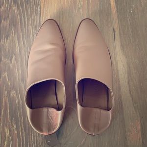 Everlane beige leather slides